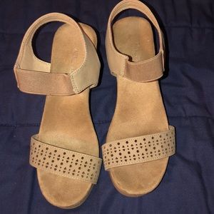 Nude wedges
